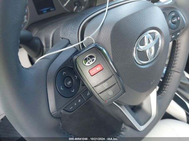 7MUCAAAG9RV104093 Toyota Corolla Cross Le