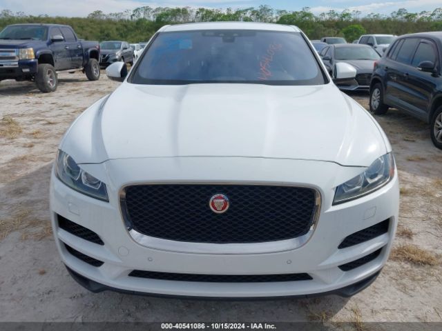 SADCJ2FX7JA274452 Jaguar F-pace 25t Premium