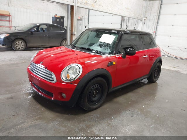 2008 MINI COOPER WMWMF33528TT61956 Photo 1
