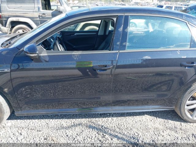 1VWAA7A35JC017988 Volkswagen Passat 2.0t R-line/2.0t S