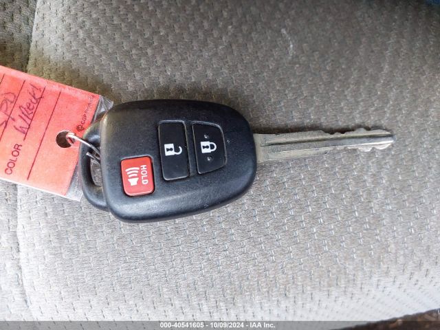 JTDKDTB30E1084604 Toyota Prius C One