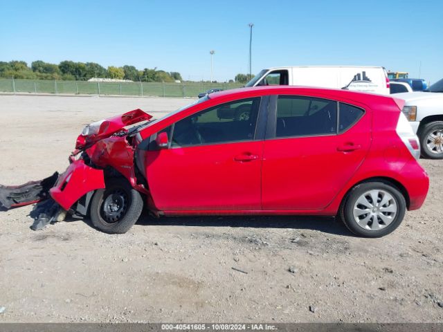 JTDKDTB30E1084604 Toyota Prius C One