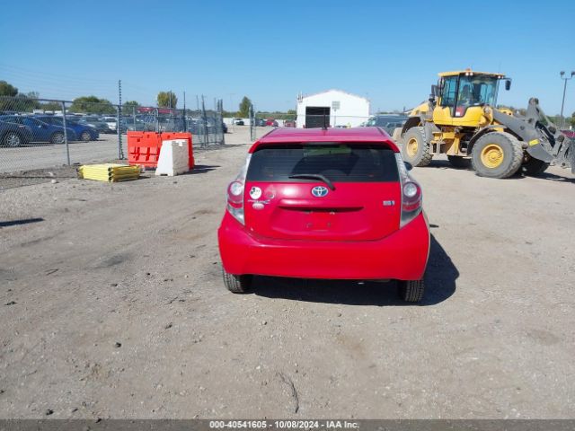 JTDKDTB30E1084604 Toyota Prius C One