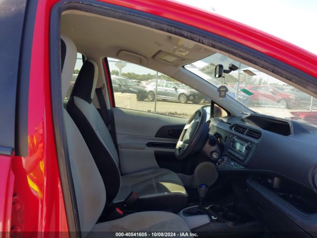 JTDKDTB30E1084604 Toyota Prius C One