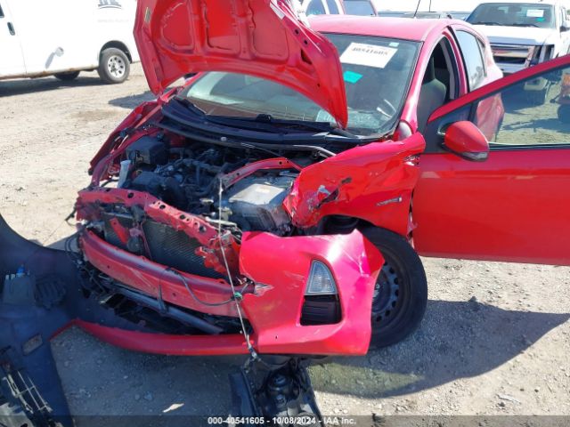 JTDKDTB30E1084604 Toyota Prius C One