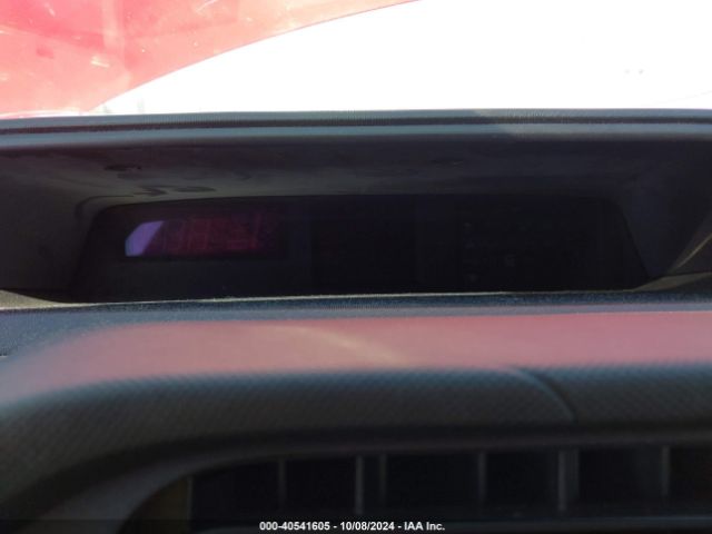 JTDKDTB30E1084604 Toyota Prius C One