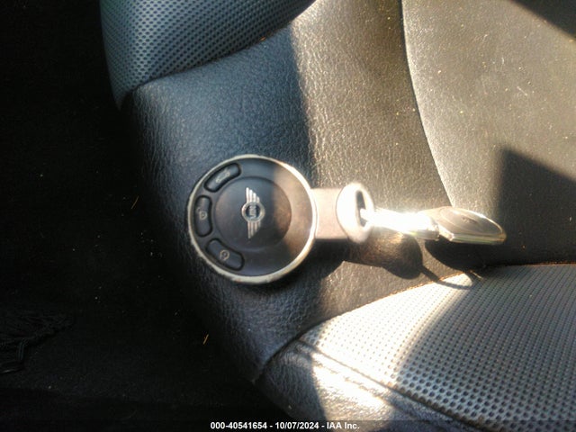 2009 MINI COOPER WMWMF335X9TW71189 Photo 10