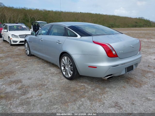 2011 JAGUAR XJ SAJWA2GE1BMV02579 Photo 2