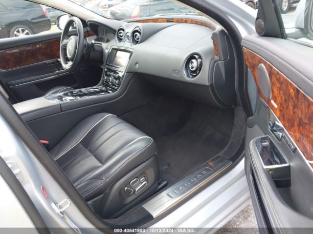 2011 JAGUAR XJ SAJWA2GE1BMV02579 Photo 4