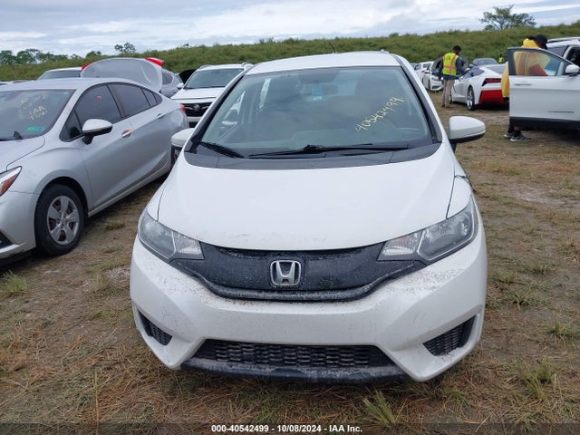 Honda FIT LX 2015 3HGGK5H54FM735626 Image 11
