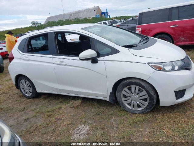 Honda FIT LX 2015 3HGGK5H54FM735626 Image 12