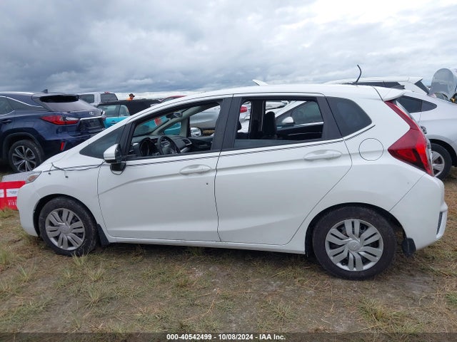 Honda FIT LX 2015 3HGGK5H54FM735626 Image 13
