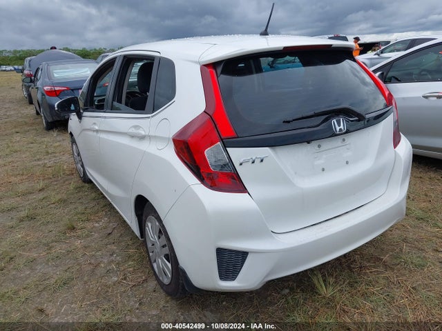 Honda FIT LX 2015 3HGGK5H54FM735626 Image 3