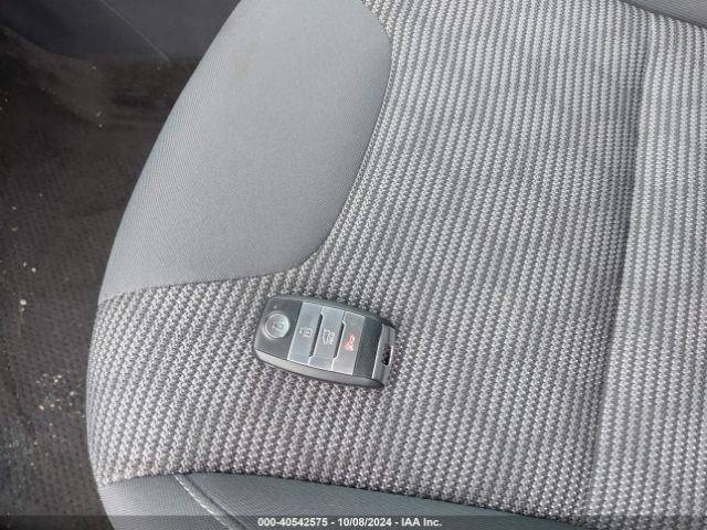 KNDCB3LC7K5264272 KIA NIRO LX