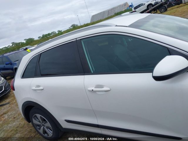 KNDCB3LC7K5264272 KIA NIRO LX