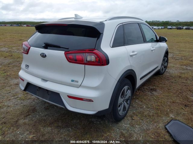 KNDCB3LC7K5264272 KIA NIRO LX