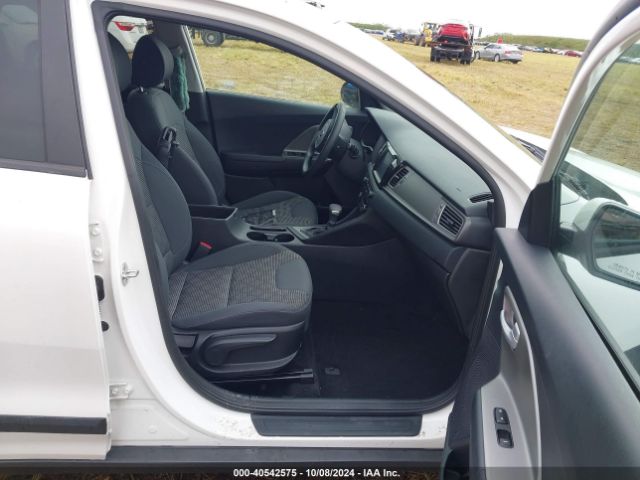 KNDCB3LC7K5264272 KIA NIRO LX