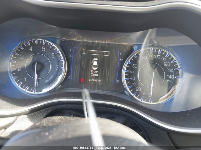 Chrysler 200 Limited 2015 1C3CCCAB4FN617424 Image 7
