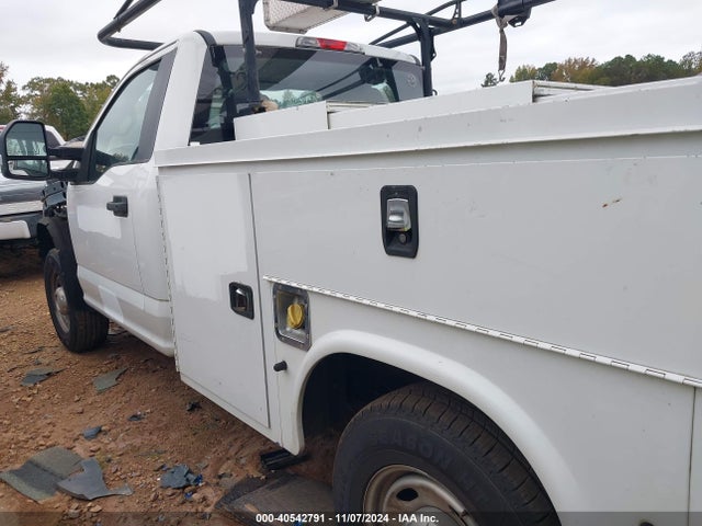 Ford F-350 Xl 2018 1FDBF3A69JEC47920 Image 3