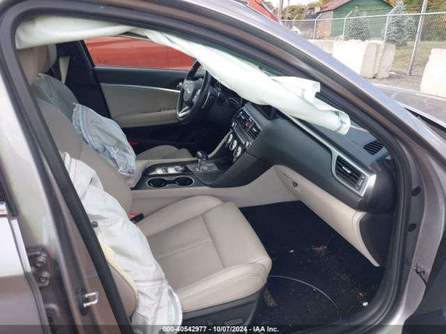 KMTG34TA6NU094033 Genesis G70 2.0t Rwd