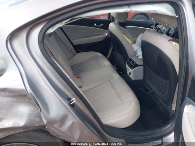 KMTG34TA6NU094033 Genesis G70 2.0t Rwd