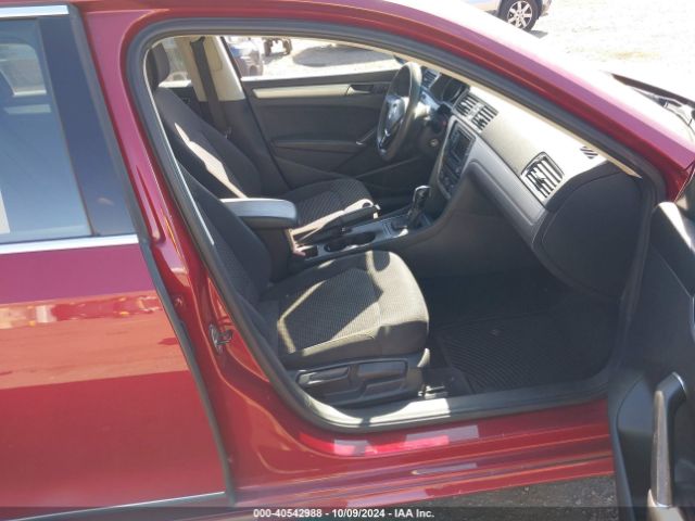 1VWAT7A37GC053782 Volkswagen Passat 1.8t S