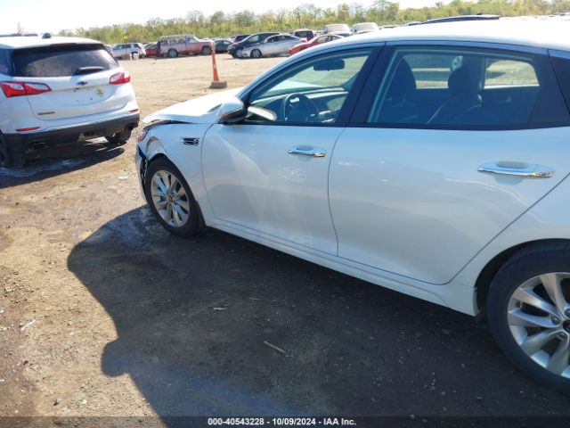 5XXGT4L38JG256339 KIA Optima Lx