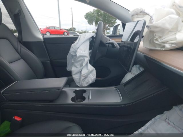 2023 TESLA MODEL Y 7SAYGDEE8PA179376 Photo 4