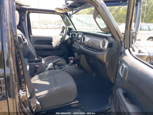 1C4HJXEN5JW249258 Jeep Wrangler Unlimited Sahara 4x4