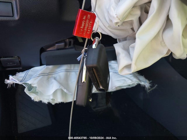 Toyota RAV4 LE 2019 JTMF1RFV9KJ025538 Image 11