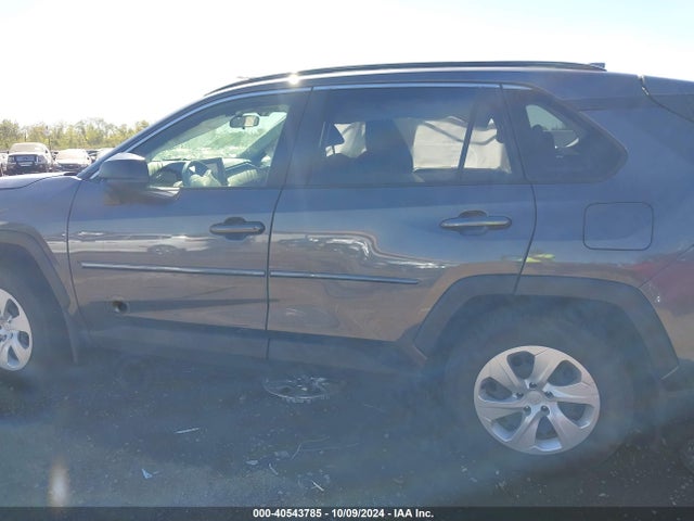 Toyota RAV4 LE 2019 JTMF1RFV9KJ025538 Image 14
