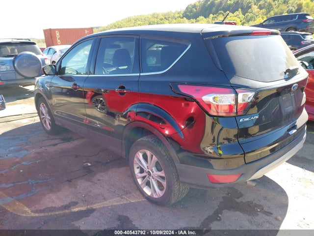 Ford ESCAPE SE 2017 1FMCU9GD9HUC58192 Image 3
