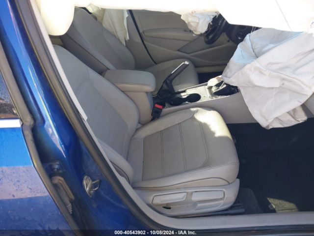 1VWDT7A37HC023308 Volkswagen Passat 1.8t R-line