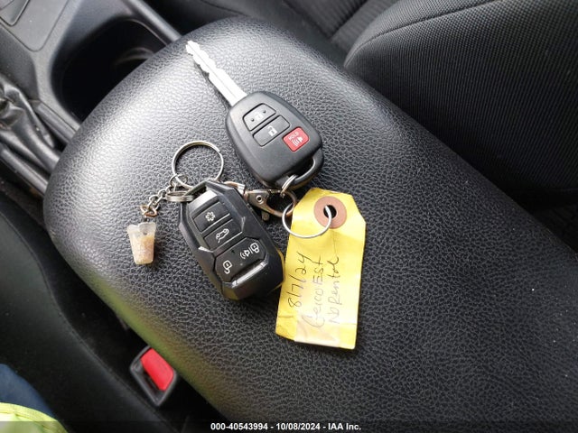 Toyota RAV4 LE 2018 2T3BFREV3JW775695 Image 11