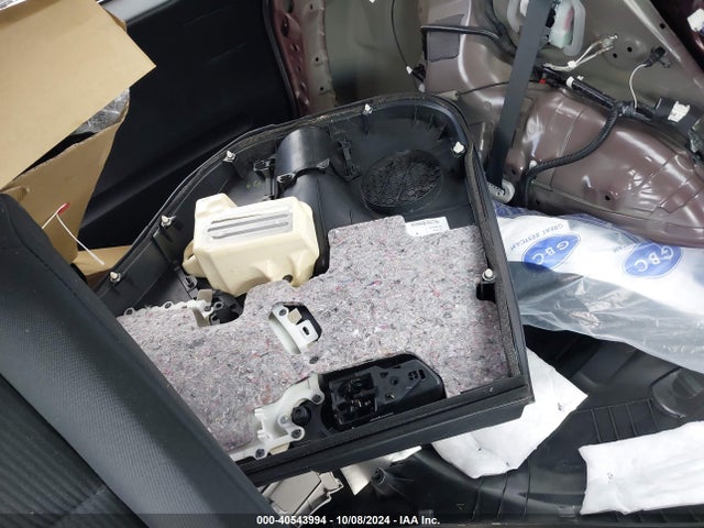 Toyota RAV4 LE 2018 2T3BFREV3JW775695 Image 12