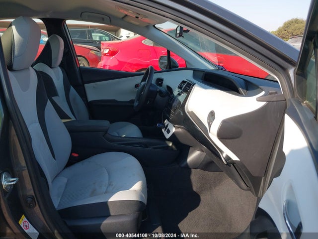 Toyota Prius Two 2016 JTDKBRFU4G3006152 Image 5