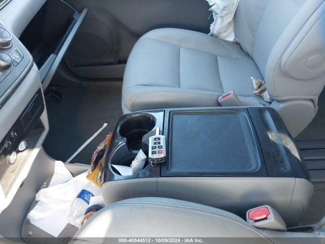 5TDYZ3DC8HS844892 Toyota Sienna Xle 8 Passenger