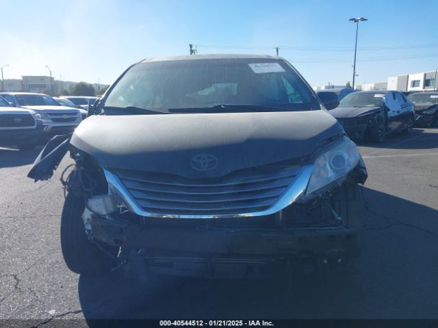 5TDYZ3DC8HS844892 Toyota Sienna Xle 8 Passenger