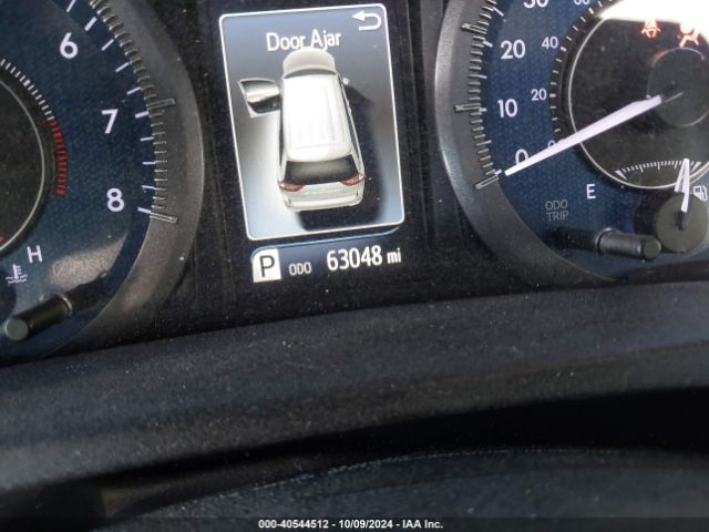 5TDYZ3DC8HS844892 Toyota Sienna Xle 8 Passenger