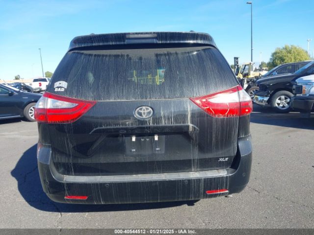 5TDYZ3DC8HS844892 Toyota Sienna Xle 8 Passenger