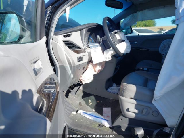 5TDYZ3DC8HS844892 Toyota Sienna Xle 8 Passenger