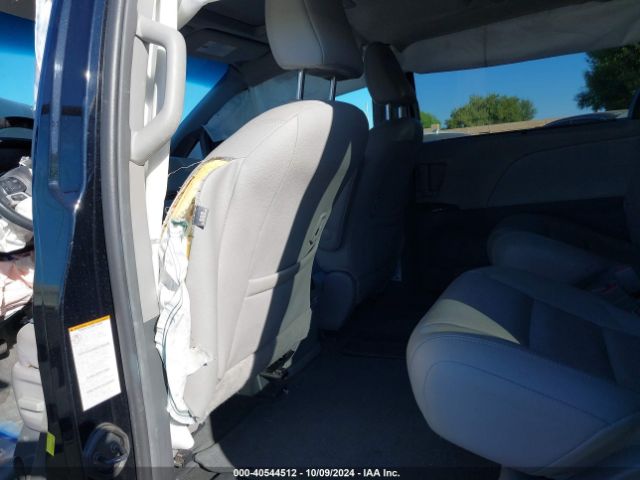 5TDYZ3DC8HS844892 Toyota Sienna Xle 8 Passenger