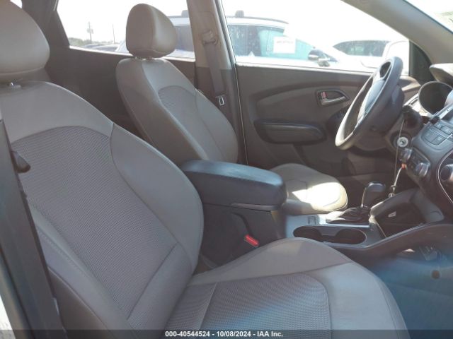KM8JT3AF0FU086763 Hyundai TUCSON GLS