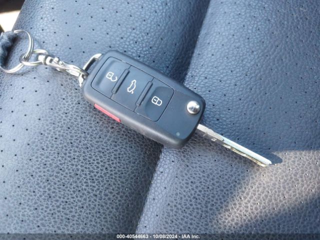 WVGAV7AX8FW590444 Volkswagen TIGUAN SE