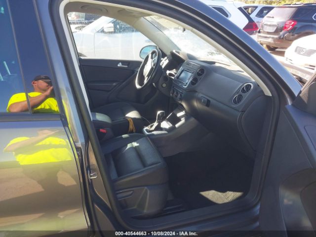 WVGAV7AX8FW590444 Volkswagen TIGUAN SE