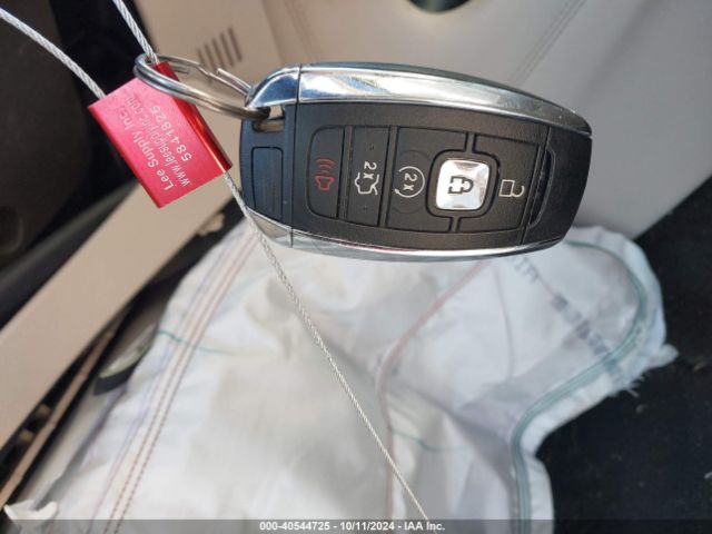 5LMCJ3C98HUL70356 Lincoln Mkc Reserve