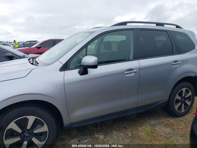 Subaru Forester 2.5i Premium 2018 JF2SJAGC3JH576472 Image 14
