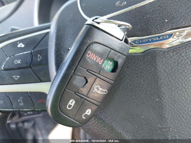 1C3CCCFB7GN117588 Chrysler 200 LX
