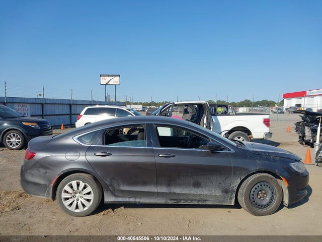 1C3CCCFB7GN117588 Chrysler 200 LX