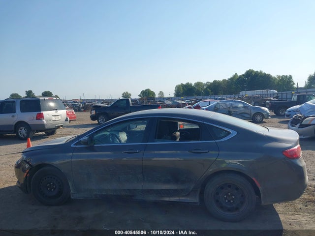 1C3CCCFB7GN117588 Chrysler 200 LX